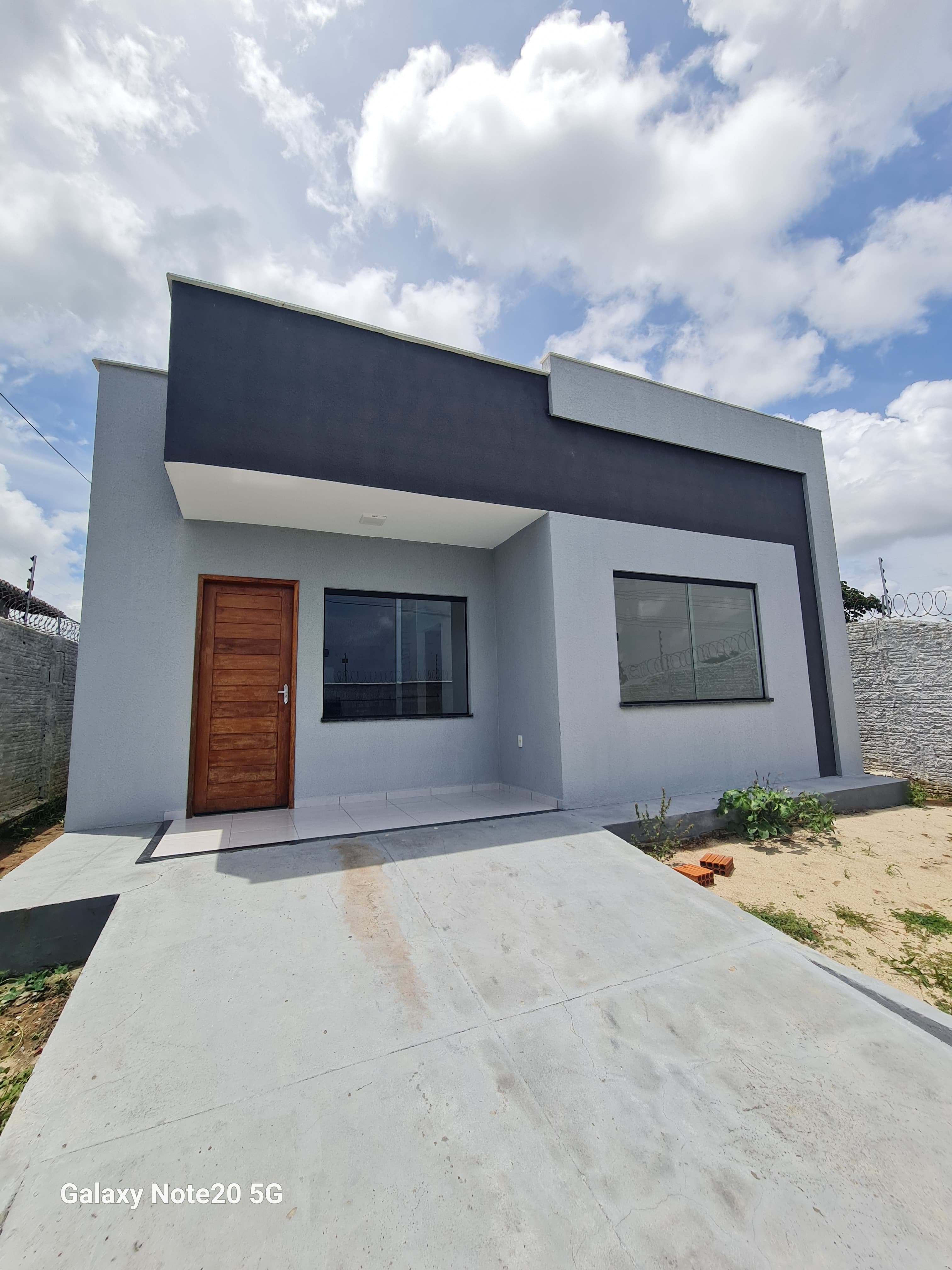 Aluga-se uma casa no Vida Nova Extremoz 