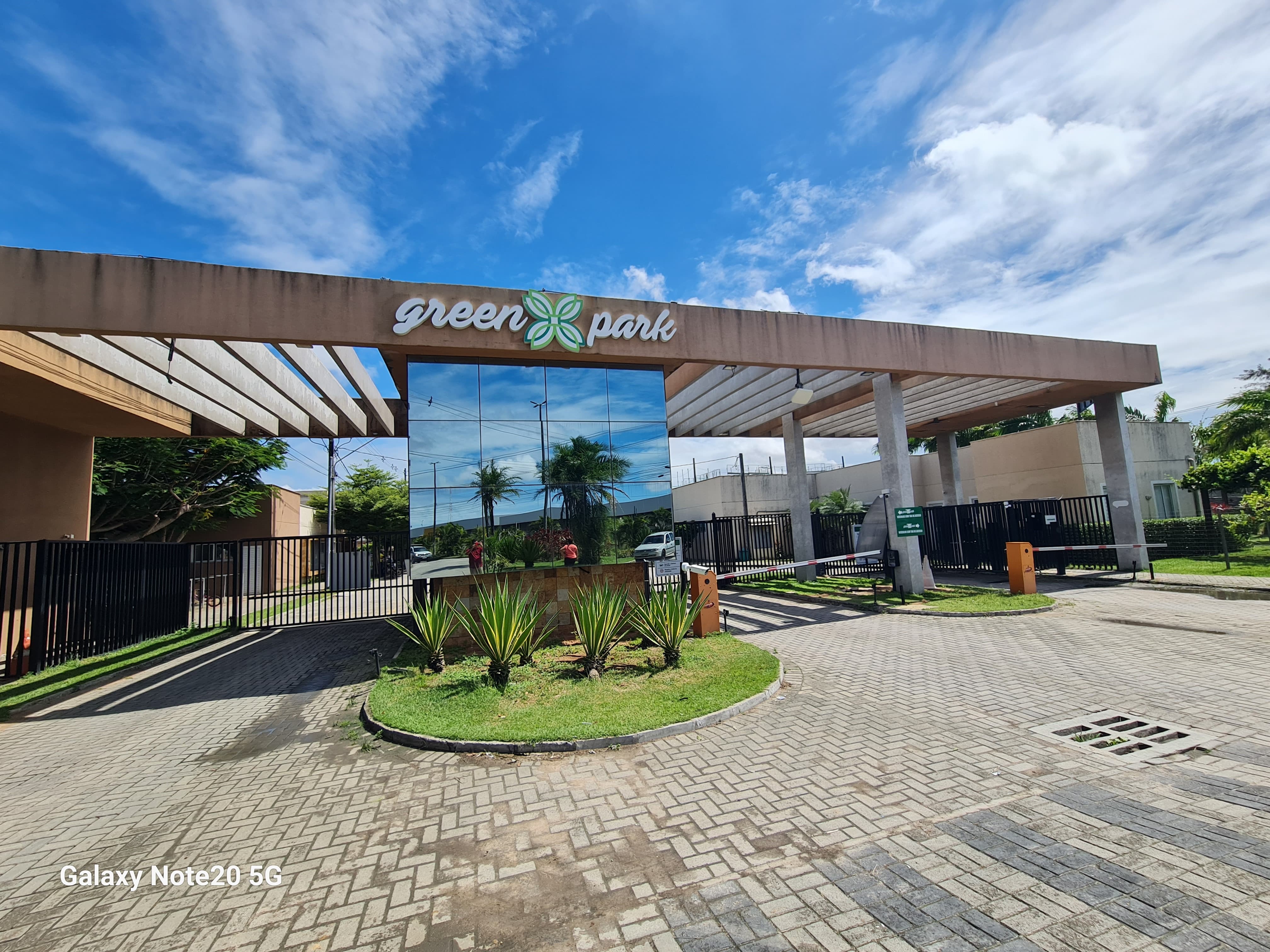 Aluga-se um apartamento no Mirantes Green Park 